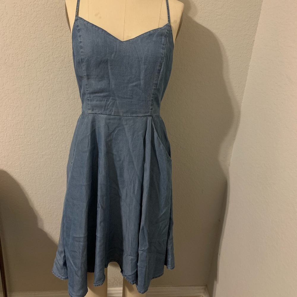 Chambray midi dress with pockets and open back details